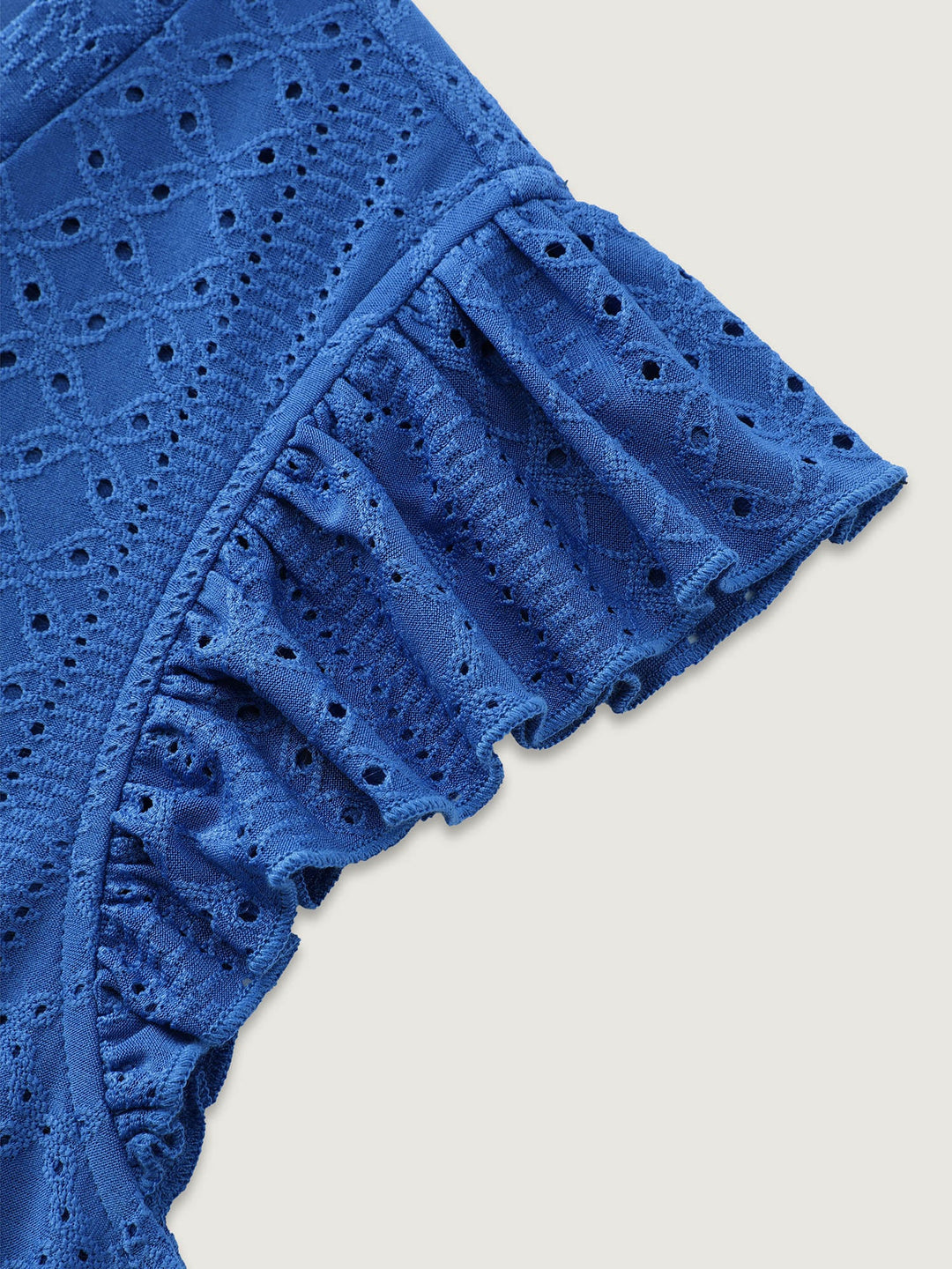 Textured Ruffled Hem V-Neck Knit Top