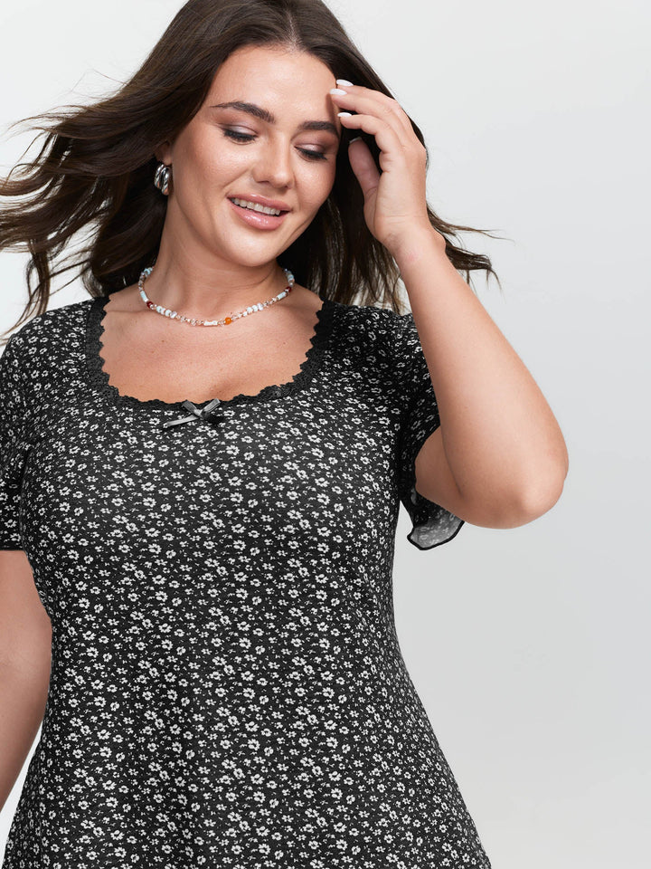 Floral Print Lace Neckline T-Shirt